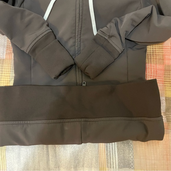 Mountain Equipment Co-op Water Resistant Jacket in XS - Picture 9 of 13